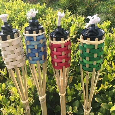 ไฟฉายไม้ไผ่ธรรมชาติกันน้ำหวาย Tiki Torches สำหรับลานสวนสนามหญ้า