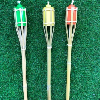 ไฟฉายไม้ไผ่ธรรมชาติกันน้ำหวาย Tiki Torches สำหรับลานสวนสนามหญ้า